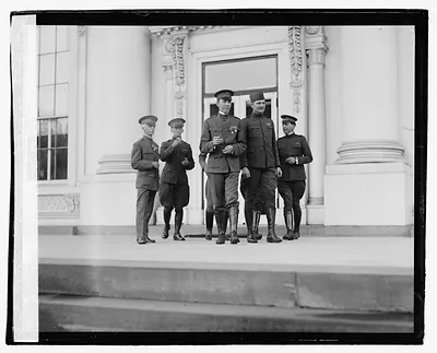 Veterans of foreign wars at White House, Ex. Com. in chief Karling and Com. Robt. E. Woo