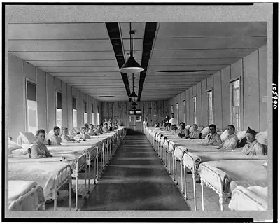 [Men sitting by beds, Walter Reed Hospital ward, Washington, D.C.]