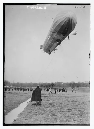 Blimp, Zeppelin No. 3, in flight