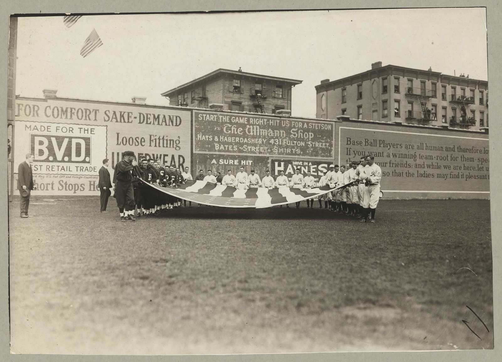 Buffalo Bisons [i.e., Buffalo Buffeds] and Brooklyn Tip Tops, [1914] — historic photograph
