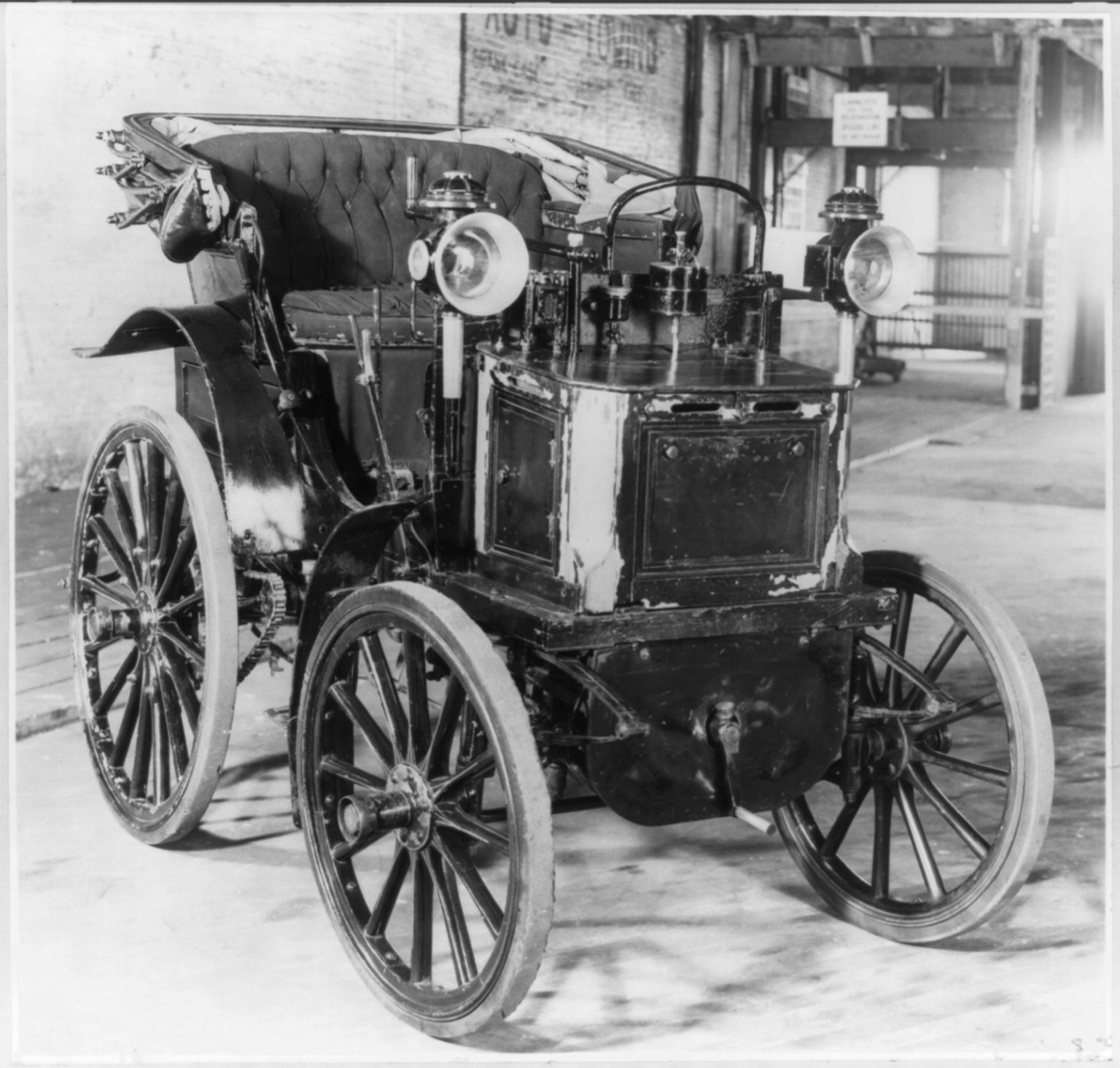 [1898 Panhard automobile - full view from rt. front] — historic photograph