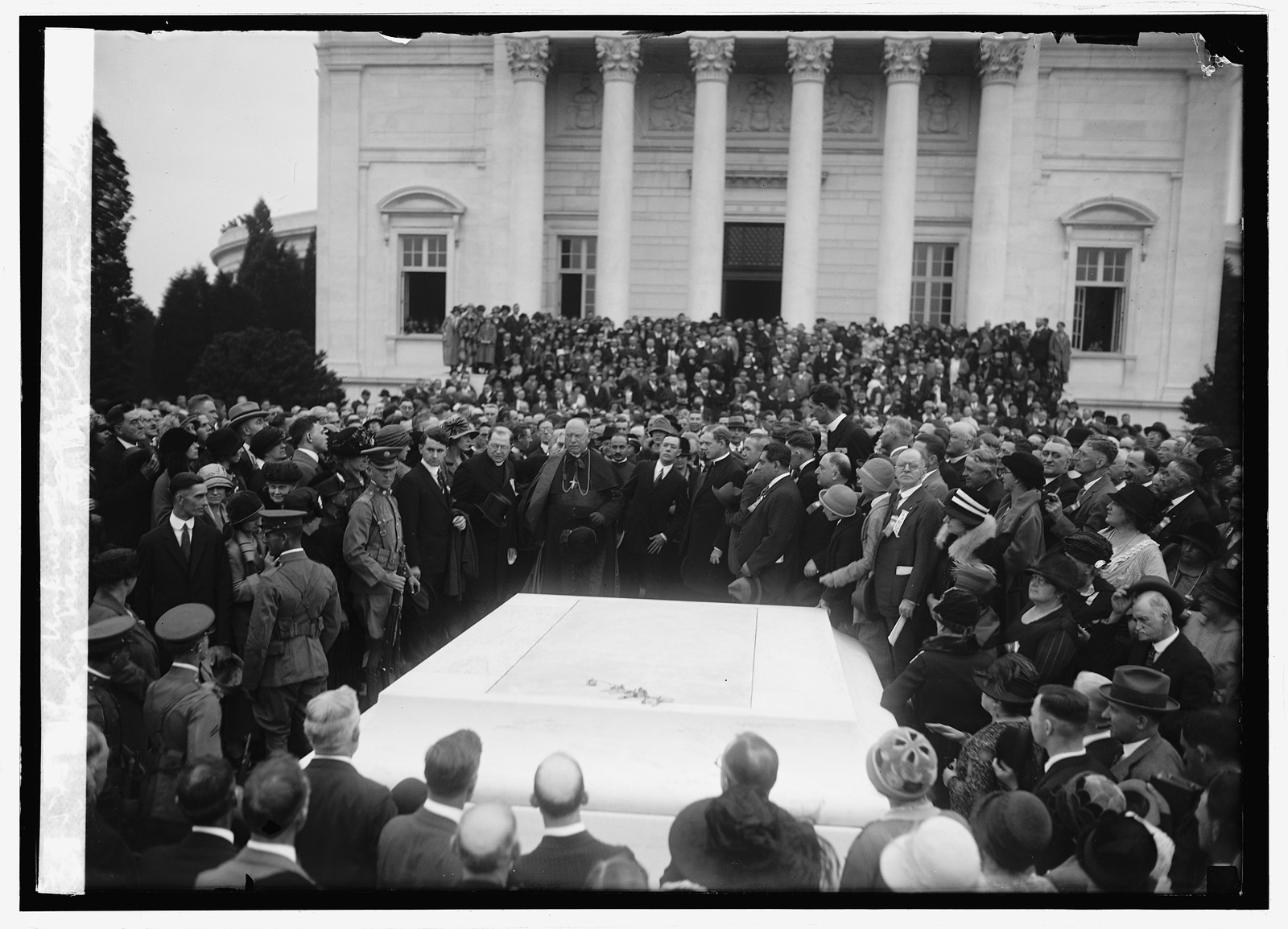 Holy Name at Arlington, [Va.], Tomb of Unknown Soldier, 9/19/24, [19]24 September 19. — historic photograph