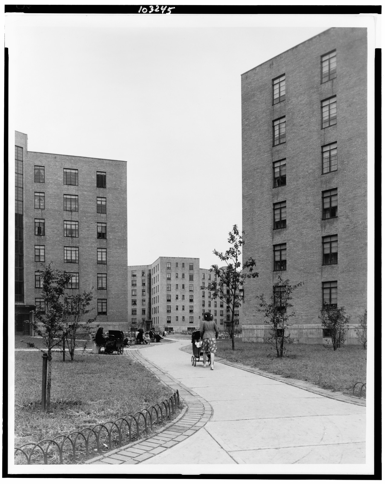 New York City--Queensbridge, N.Y.--5-2, built by New York City Housing Authority with USHA aid, [1942] — historic photograph