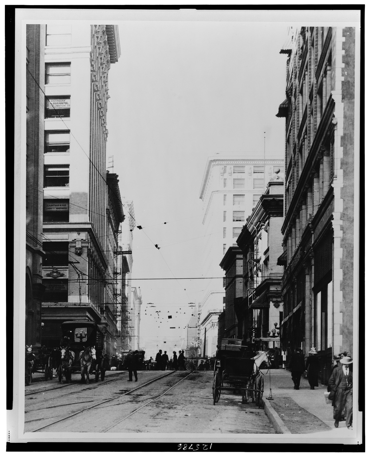 [Street view with horse-drawn carriages, Los Angeles, California], [between 1880 and 1920(?)] — historic photograph