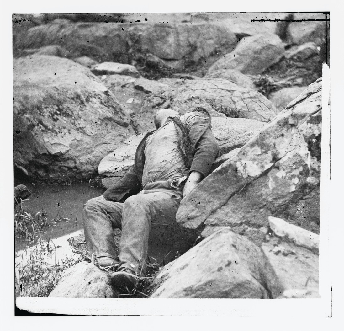 Gettysburg Pennsylvania. Dead Confederate sharpshooter at the foot of Round Top, 1863 — historic photograph