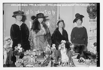 Mrs. Jas. Blair, Mrs. B. Cochran, Mrs. Archer Huntington, Mrs. T. Roosevelt Jr.