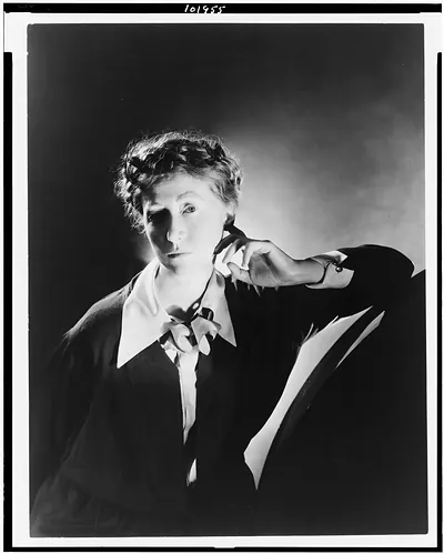[Marianne Moore, half-length portrait, facing left] / George Platt Lynes.