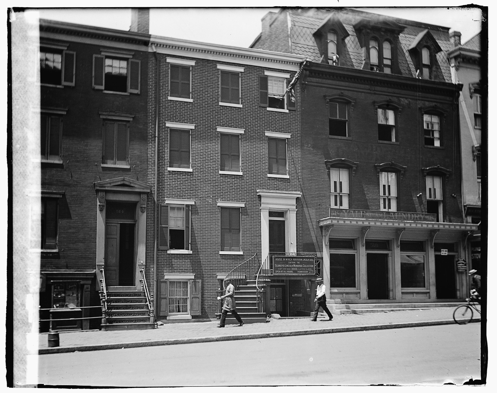 House Lincoln died in, [between 1918 and 1920] — historic photograph