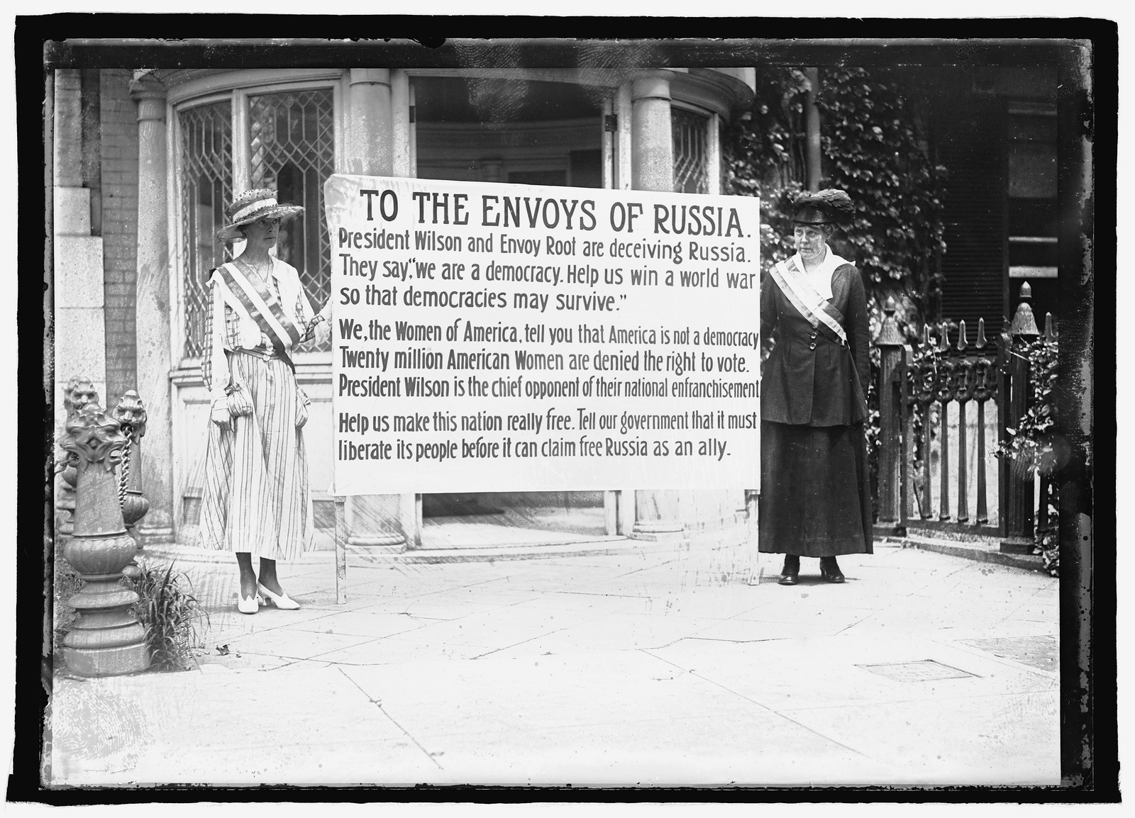 Suffragettes, [Washington, D.C.], June 1917, 1917 — historic photograph