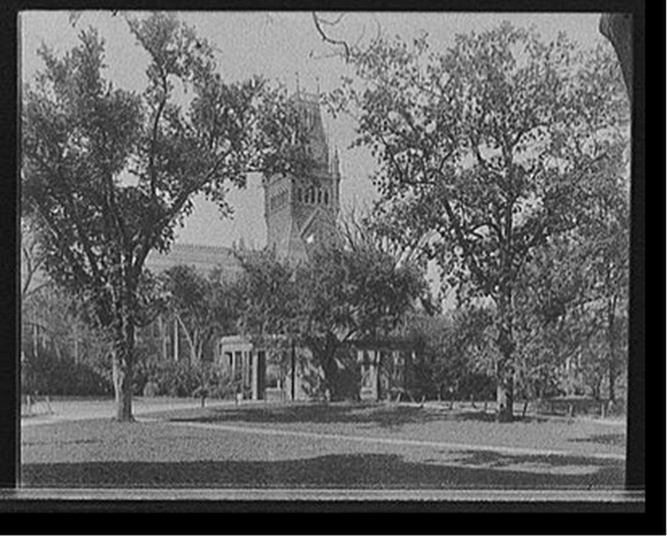 [Memorial Hall, '87 gate, Harvard University, Cambridge, Mass.], [between 1900 and 1920] — historic photograph