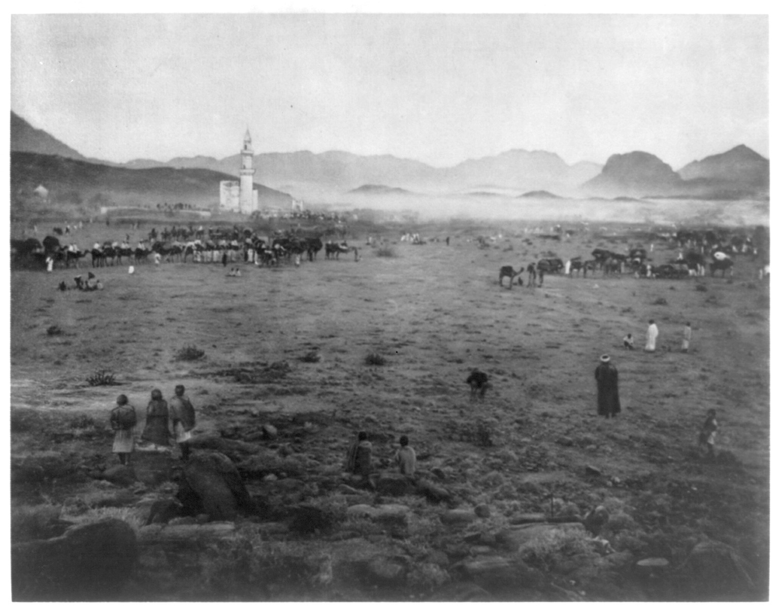 [Pilgrims at Muzdalifah between Arafat and Mina, outside Mecca], 1889 — historic photograph