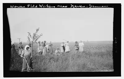 Woman field workers near Namen, Germany