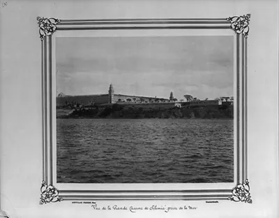 [View of the great Selimiye Barracks, from the sea] / Abdullah Frères, Phot., Constantinople.