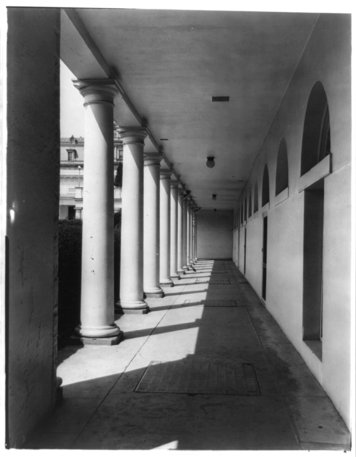 White House [portico], 1921 — historic photograph