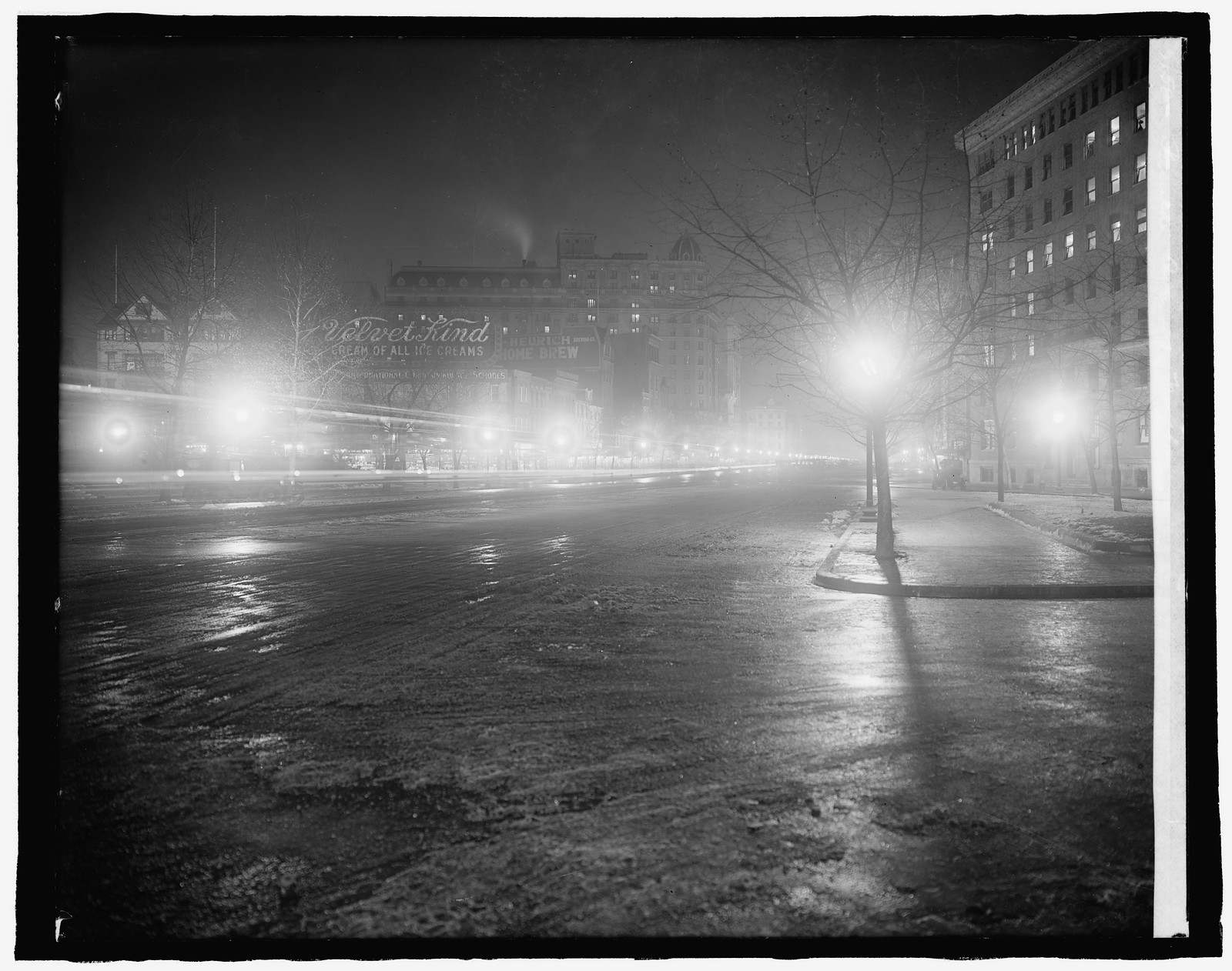 Penna. Ave. at night, [Washington, D.C.], [between 1916 and 1917] — historic photograph