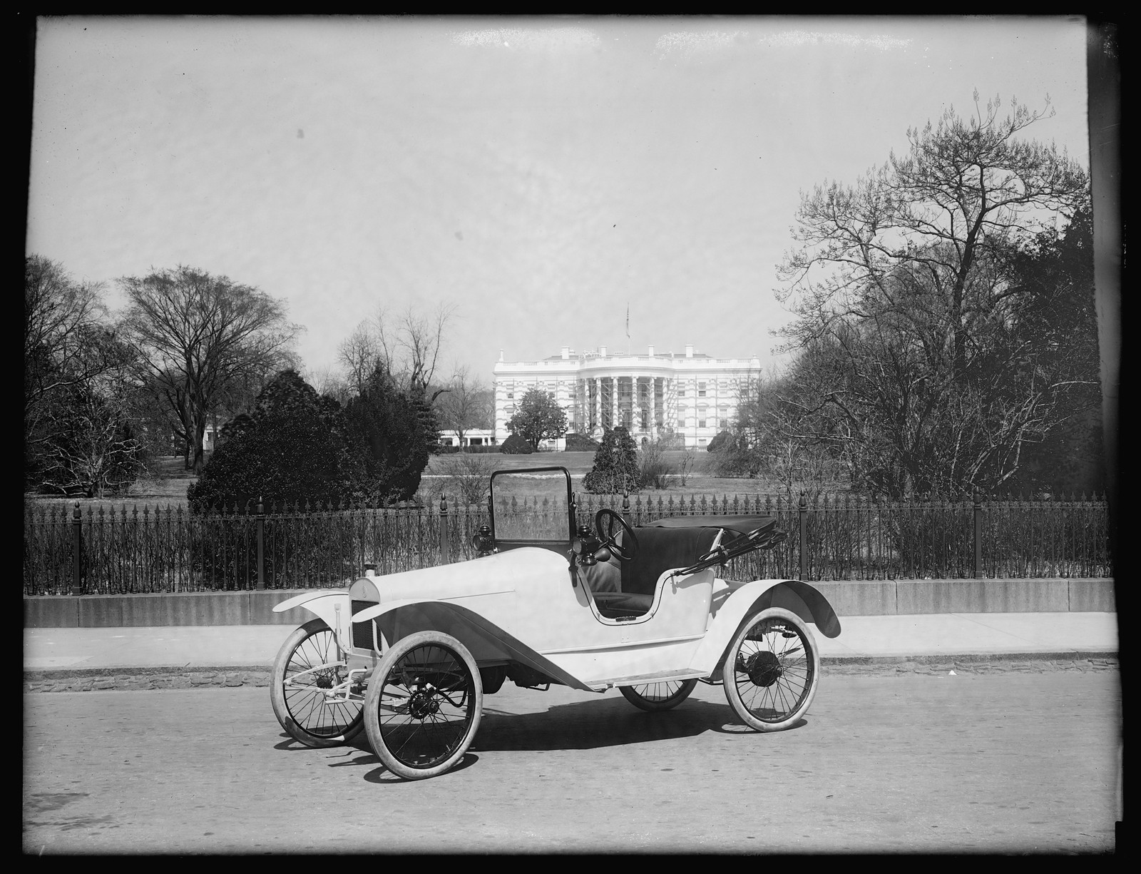 ARGO Auto [White House, Washington, D.C., in background], [between 1910 and 1920] — historic photograph