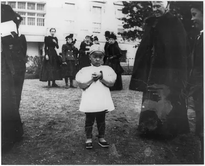 One of the youngest egg rollers on the White House lawn