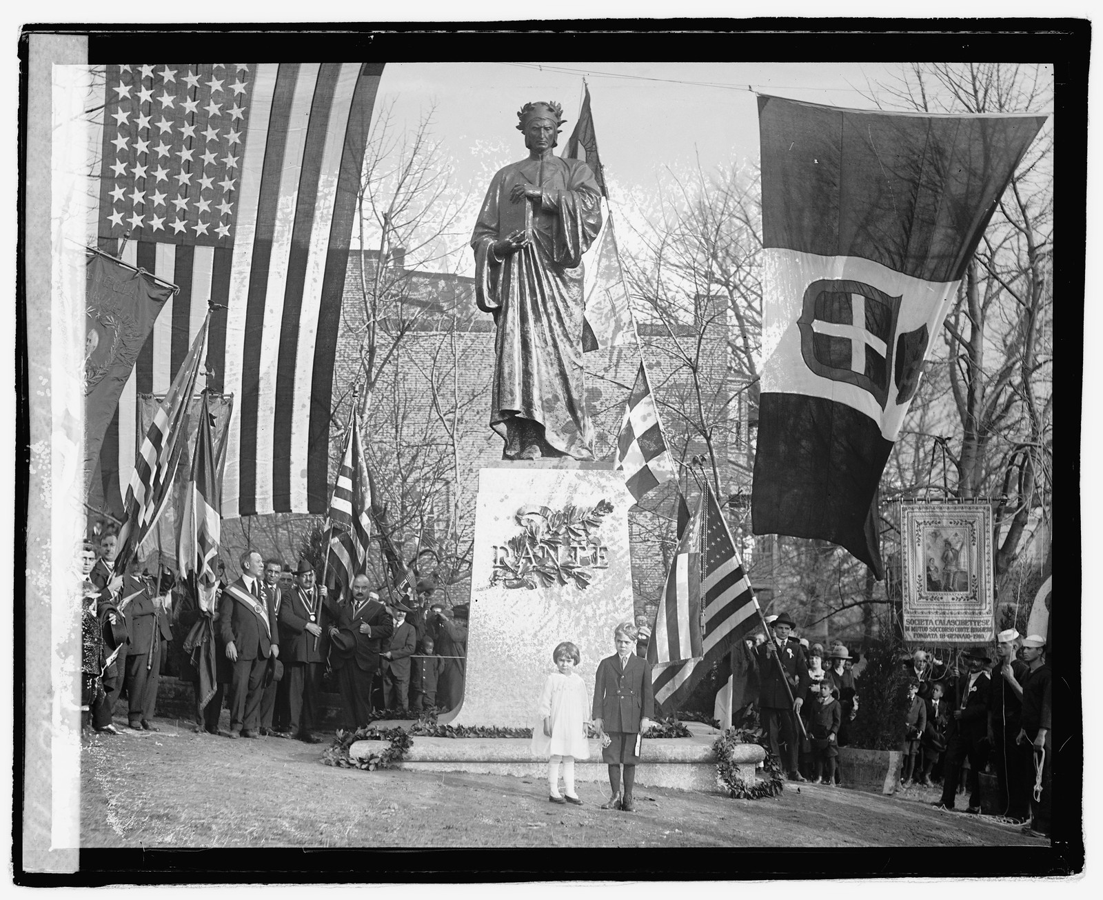 The Dante Statue, unveiled in Meridian Park, Wash., D.C., today. It is the gift of Cheva, [19]21 December 1. — historic photograph
