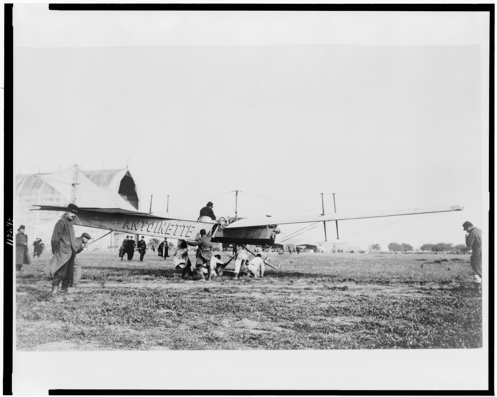En 1910 manoeuvres de Picardie--Départ du sapeur Hubert Latham / photo France-Reportage., [1910] — historic photograph