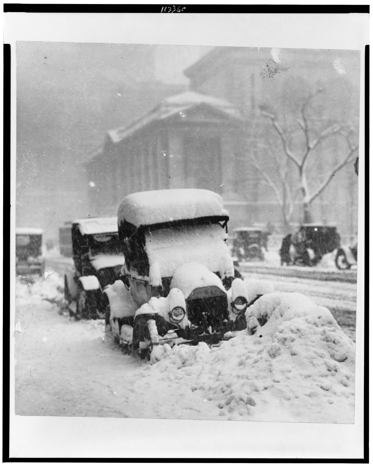 [Snowbound automobiles in New York City, 1917], [1917] — historic photograph