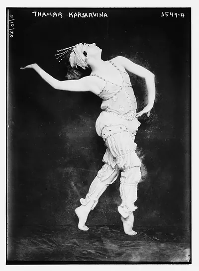 Thamar Karsarvina dancing