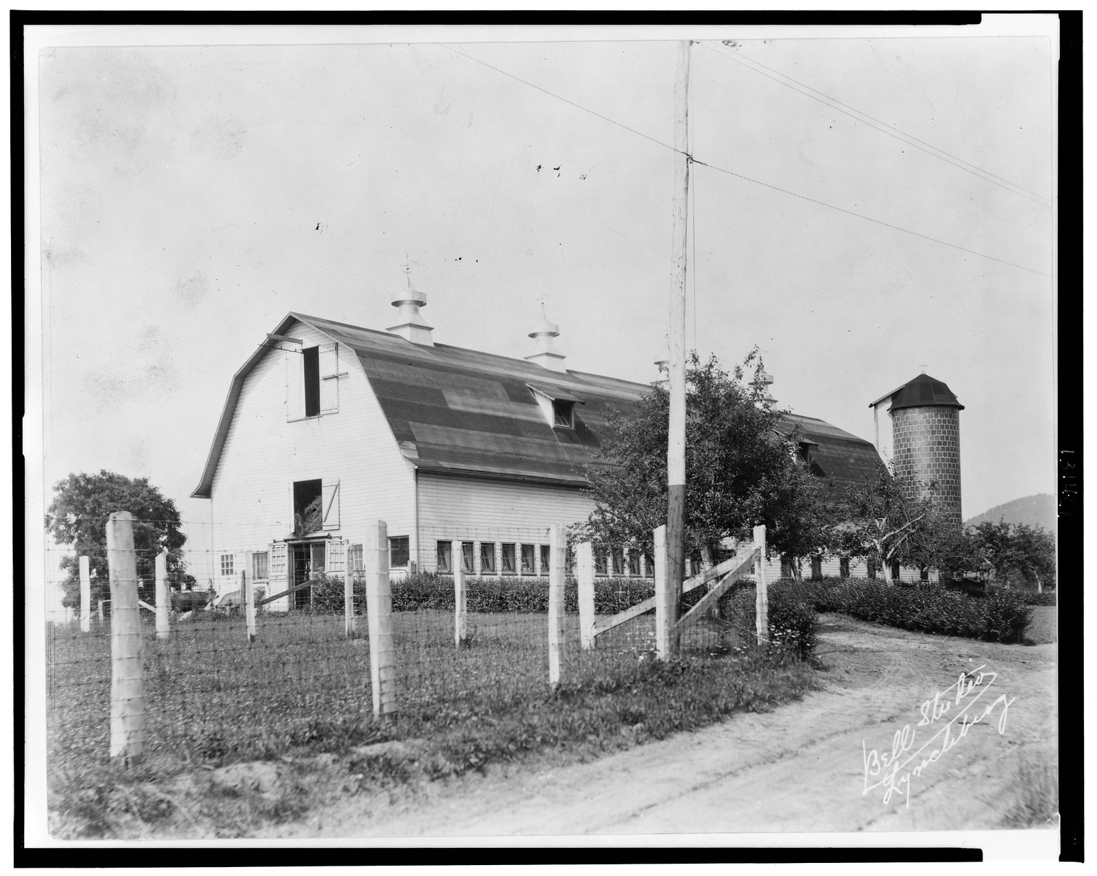 Dairy barn at Moatview Farm, near Lynchburg, Va.(?) / Bell Studio, Lynchburg., c1924 July 8. — historic photograph