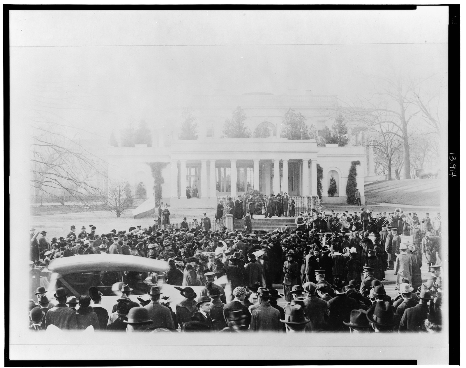 Suffragettes near the White House, Washington, D.C., [1917?] — historic photograph