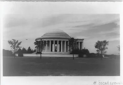 [Jefferson Memorial with the cherry blossoms]