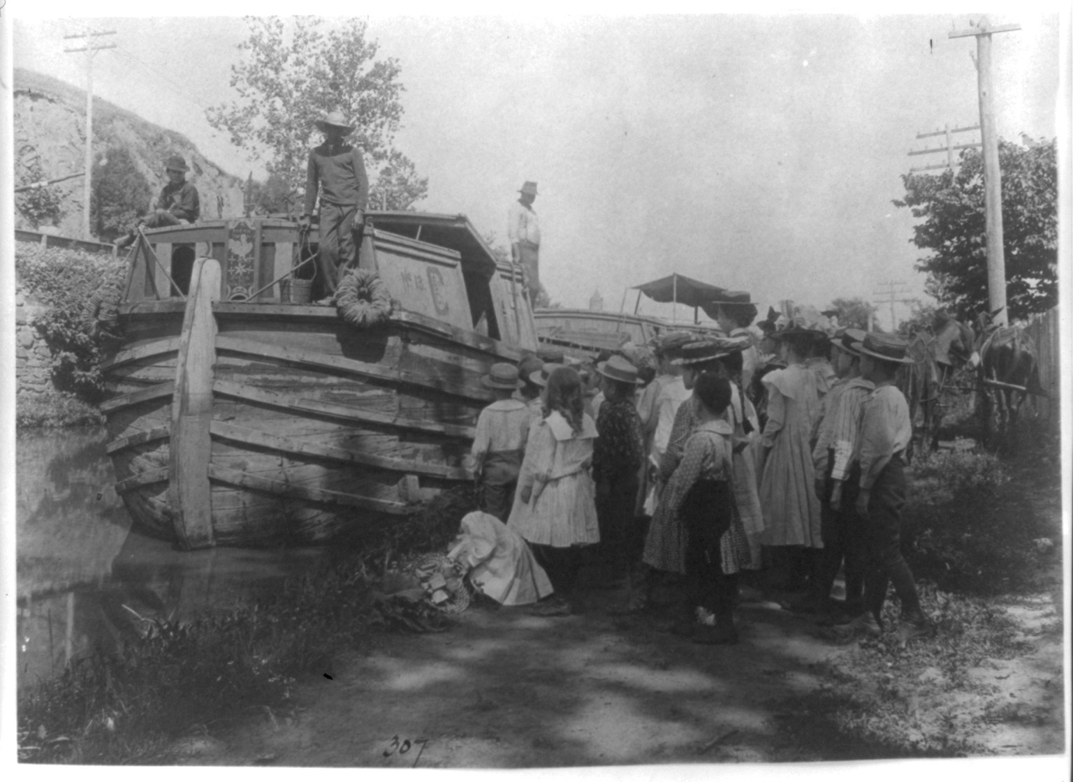 [5th Div., Wash., D.C., school on outing along C&O Canal], [1899?] — historic photograph