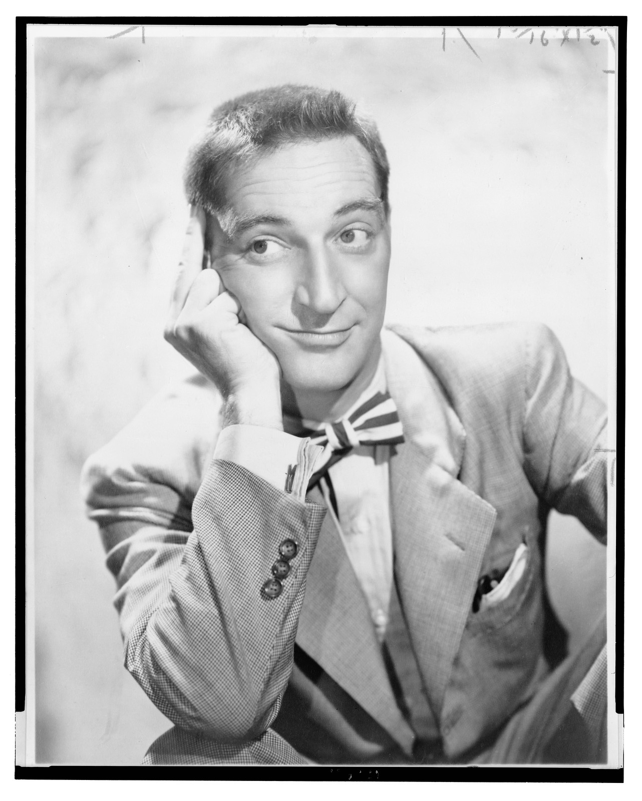 [Garry Moore, half-length portrait, seated with right elbow resting on knee, facing front] — historic photograph