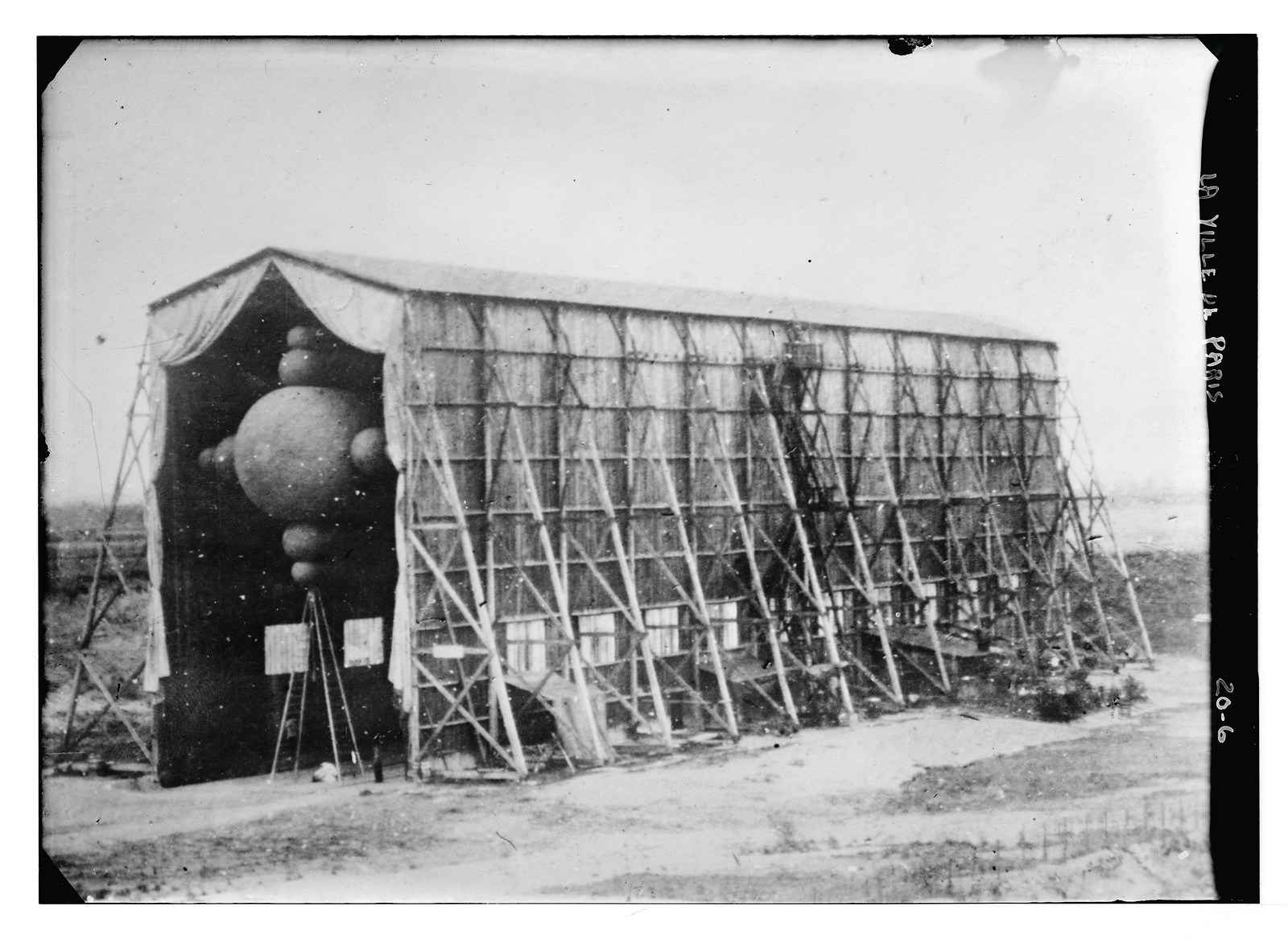 Dirigible balloon, "La Ville de Paris", n/a — historic photograph