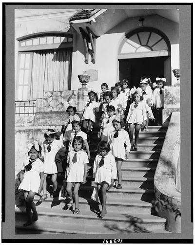 [School children coming out of school, Belo Horizonte, Brazil]
