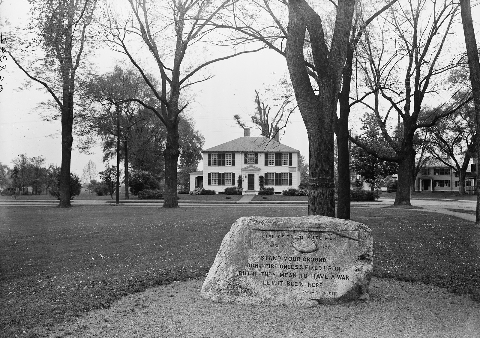 [Line of the Minutemen memorial on the Green, Lexington, Mass.], [between 1900 and 1915] — historic photograph