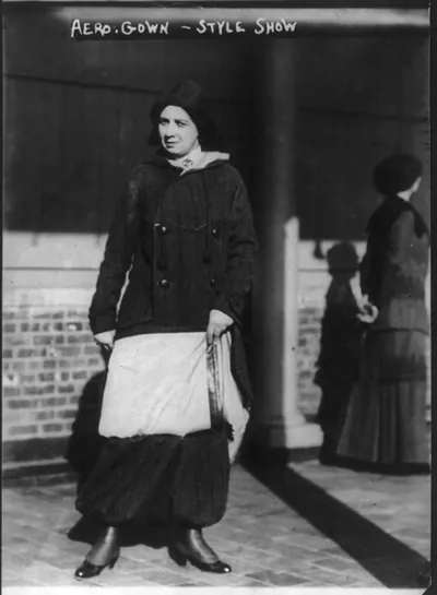 [Women's fashions: aero gown, 1910]