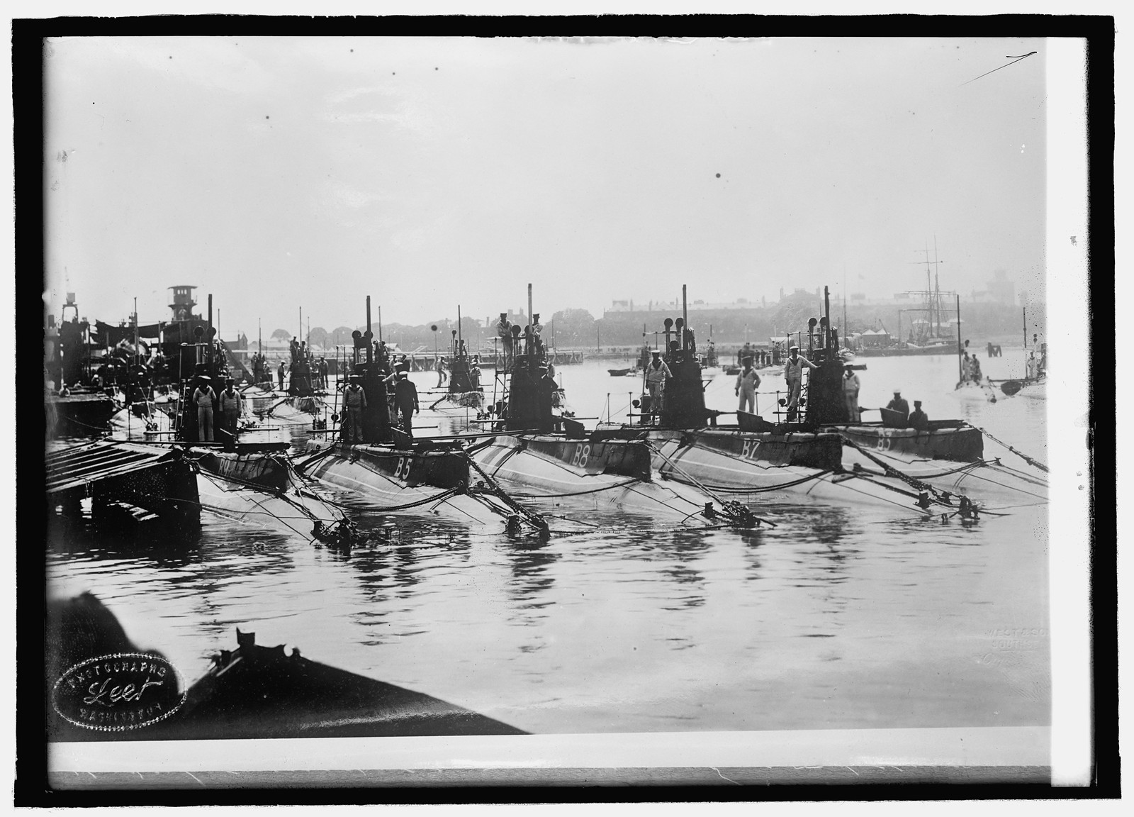 English submarine flotella at Plymouth, [between 1908 and 1919] — historic photograph