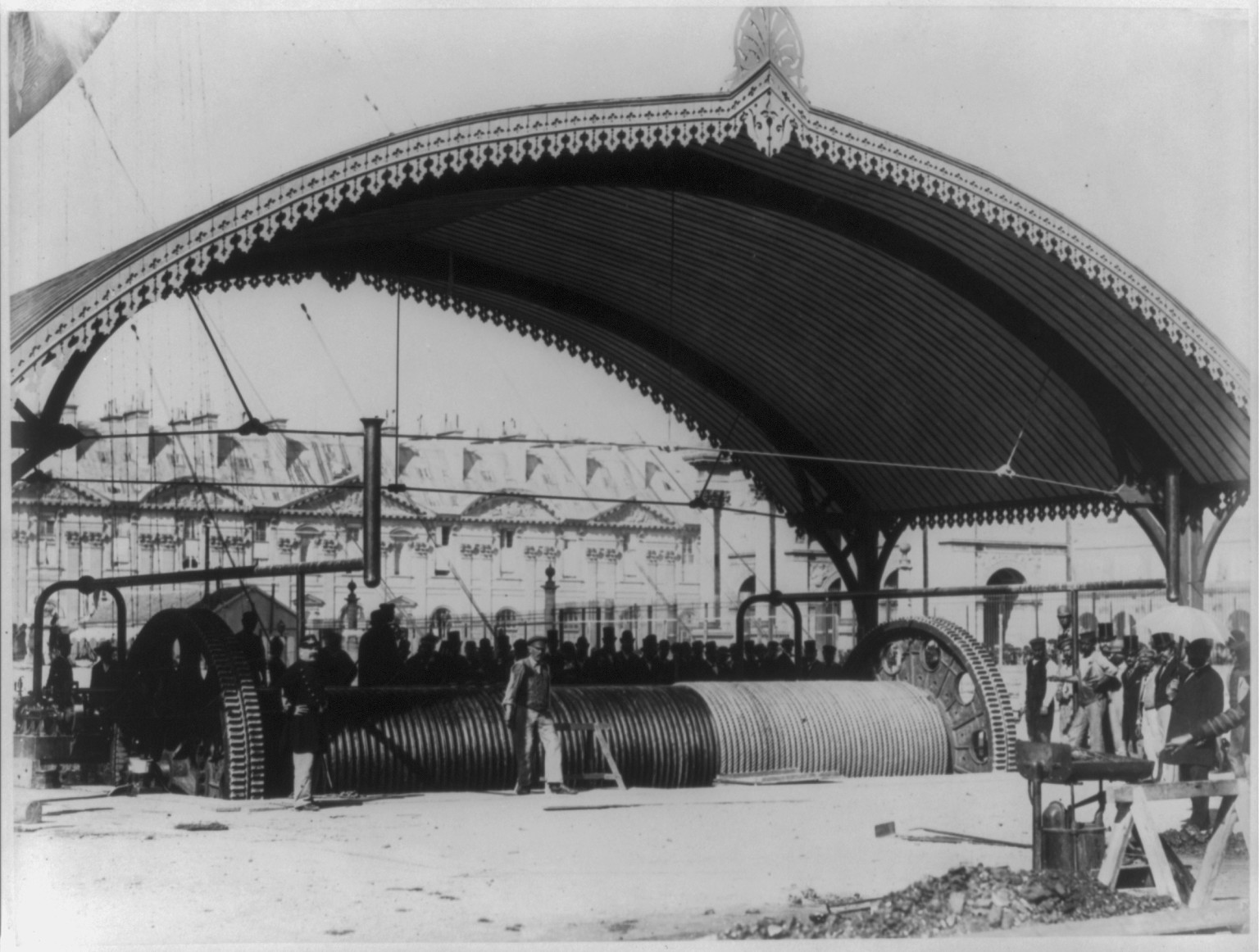 [Grand Balloon... de Mr. Genry Giffard, 1878 - Balloon cables under ornate canopy], 1878 — historic photograph