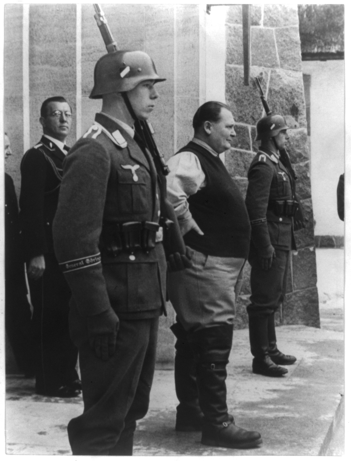 [Göring greeting the Yugoslav Minister President at Carinhall], [1938 January 16] — historic photograph