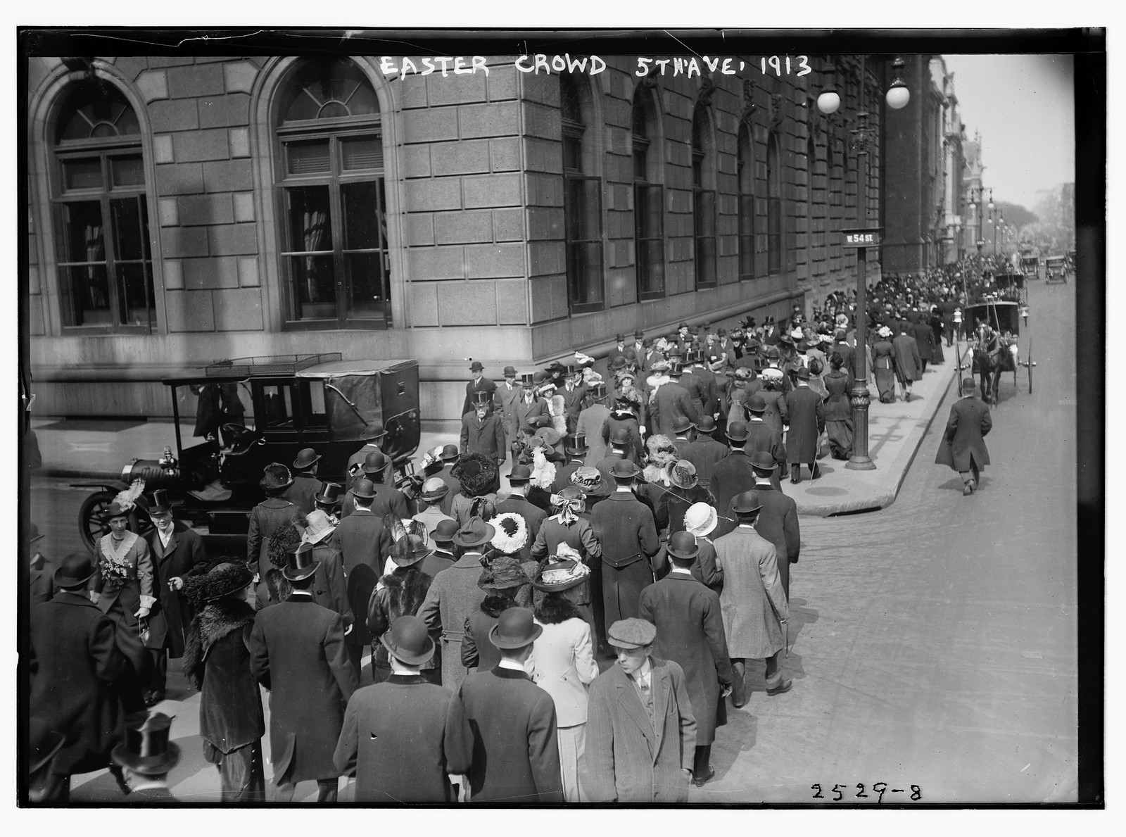 Easter crowd - 5th Ave., 1913, 1913 — historic photograph