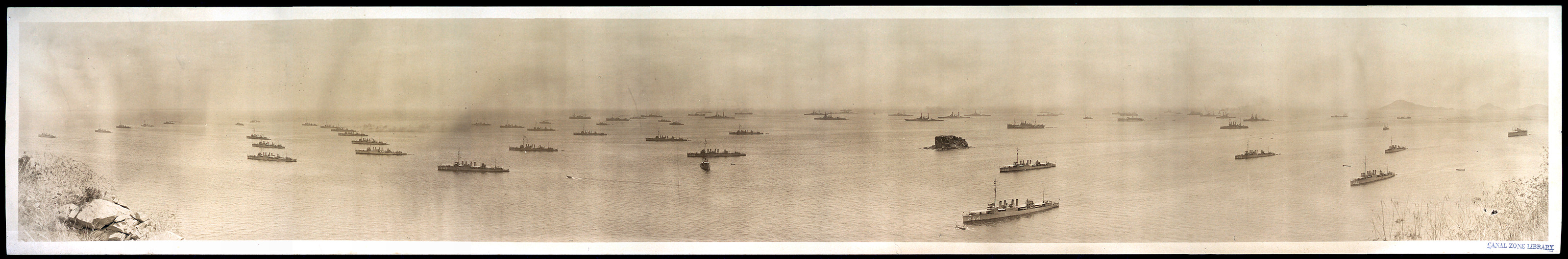 PANAMA 1906 U.S. fleet off of coast — historic image
