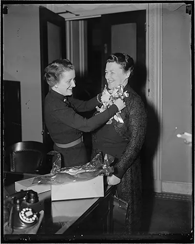 Vintage Portrait - Washington DC - Adding the Feminine touch