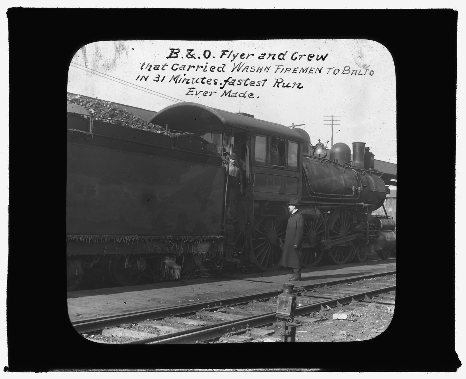 [Baltimore fire, 1904] B&O Flyer and crew that carried Wash'n. firemen to Balto. in 31 m, [1904] — historic photograph