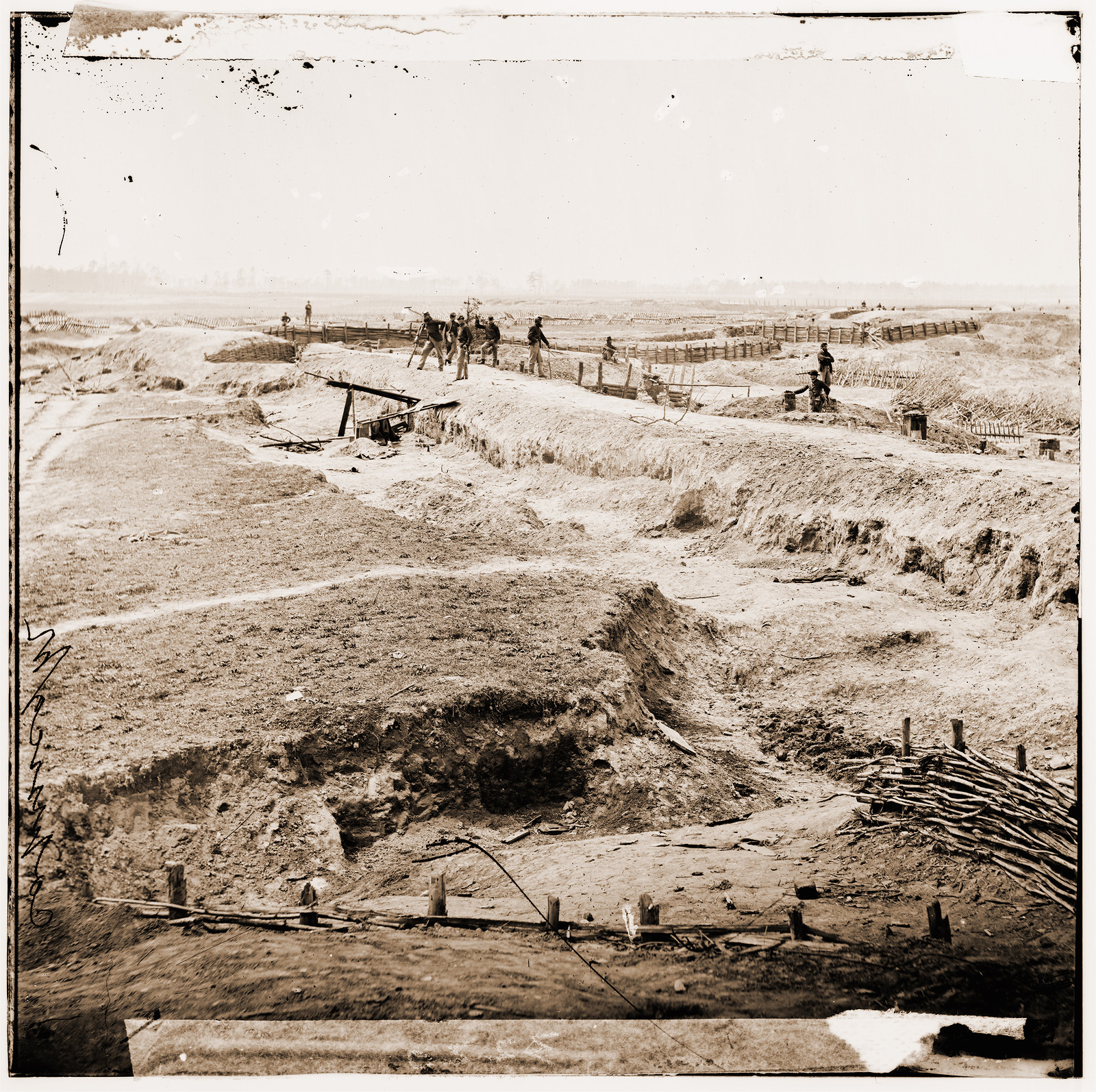 Petersburg Virginia. Confederate breastworks in front of Petersburg, 1865 — historic photograph