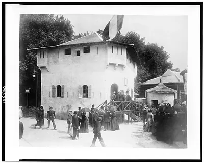 [French colonial blockhouse in the Senegalese Village, Paris Exposition, 1889]