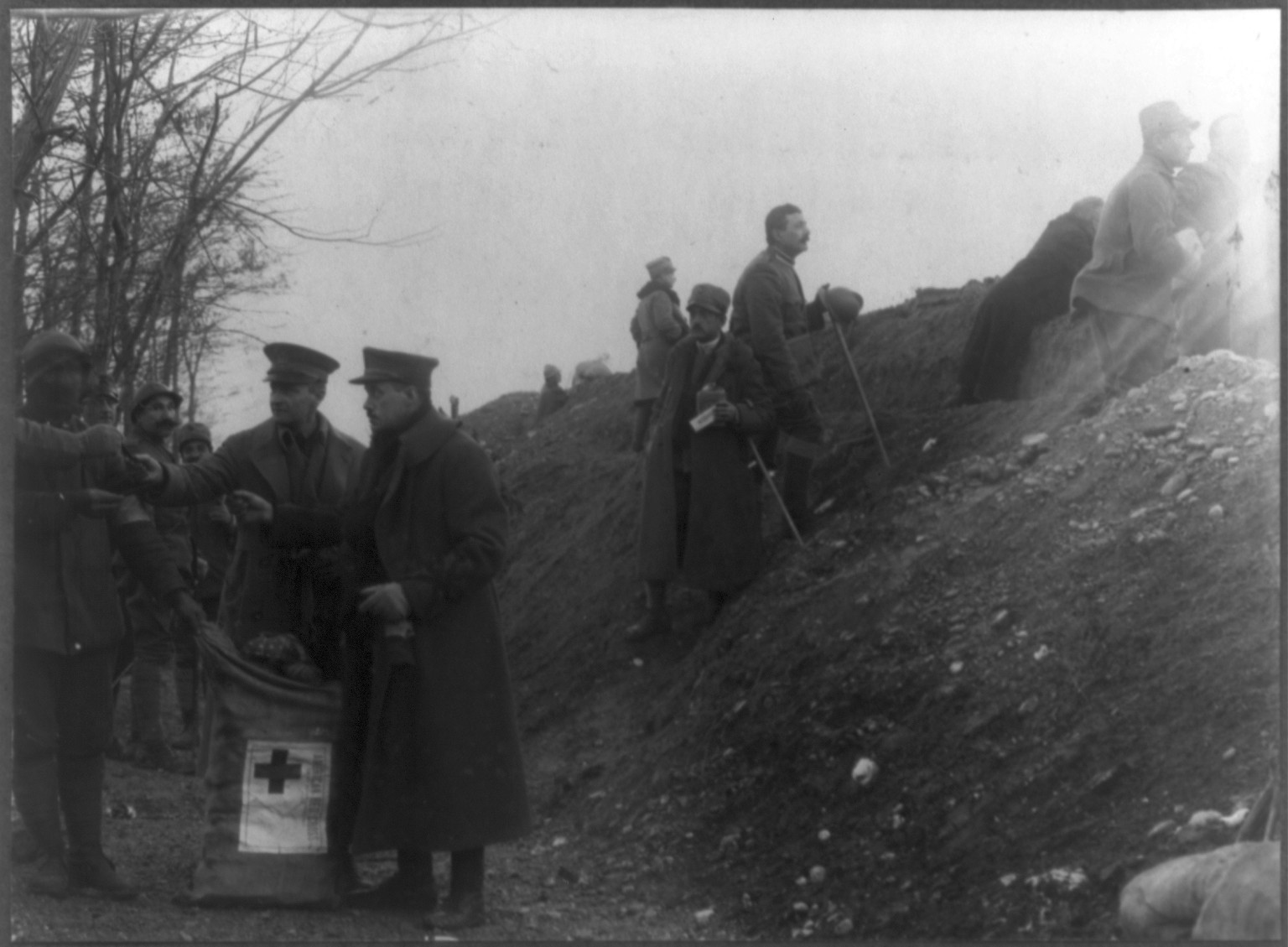 [American Red Cross distributing gifts on New Year's Day at Monte Grappa, Italy, in the trenches. 1918], 1918 — historic photograph