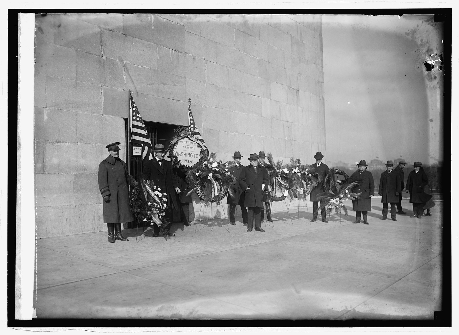 [Wreaths at base of Washington Monument, 1924], [1924] — historic photograph