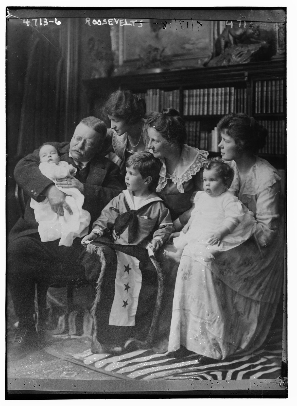 T. Roosevelt & family, n/a — historic photograph