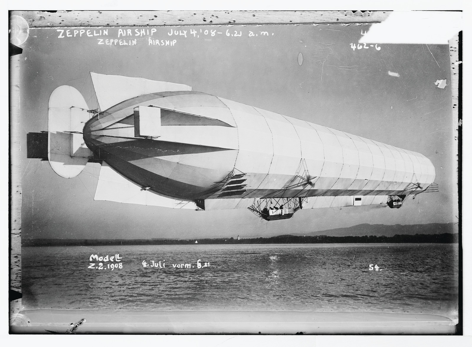 Zeppelin airship in flight, July 4, 1908. — historic photograph