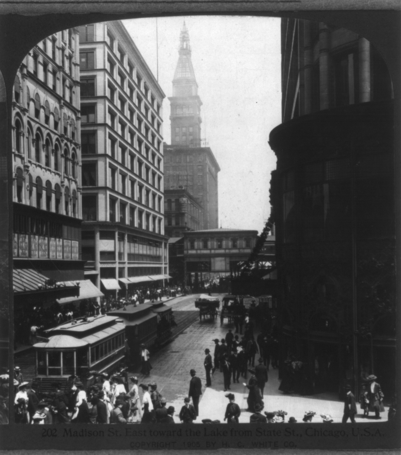 Madison St., east toward the Lake from State St., Chicago, Ill., c1905. — historic photograph