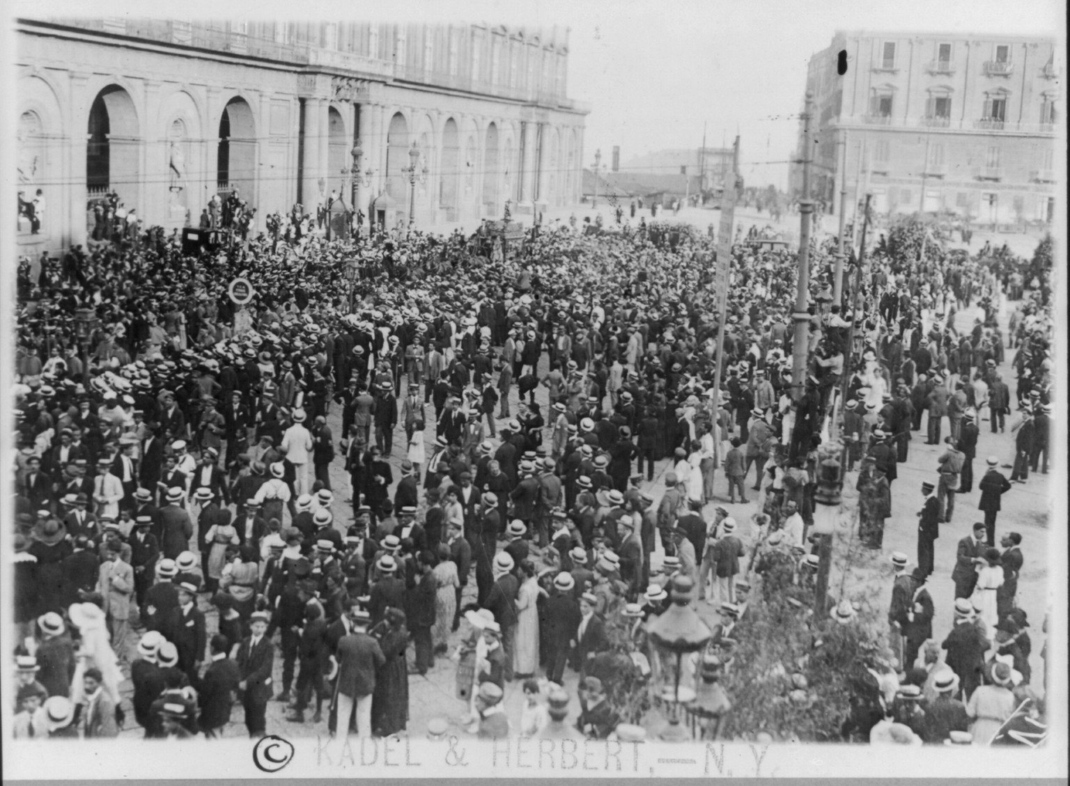 [Enrico Caruso, 1873-1921, funeral at Church San Francisco de Paulo in Naples], c1921 August 19. — historic photograph