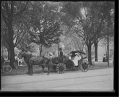 [Bi-centenary celebration, floral parade, carriage of Mrs. D.G. Swift, Detroit, Mich.]